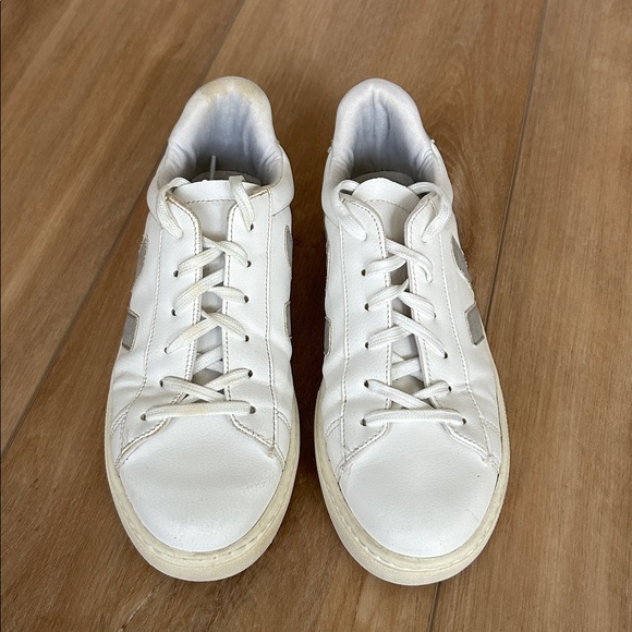VEJA / VERT White & Gray Sustainable Sneakers - Picture 2 of 11